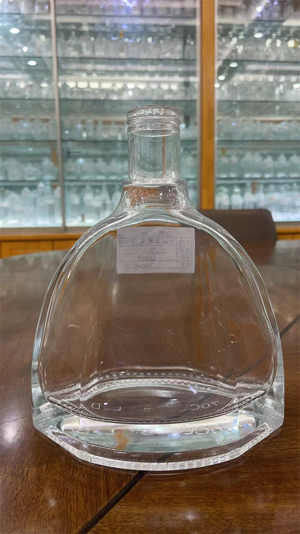 洋酒玻璃瓶生產廠家